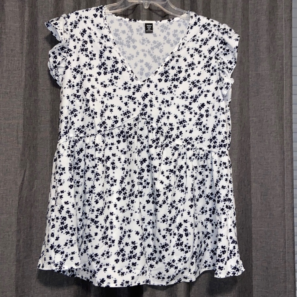 SHEIN flutter sleeve top